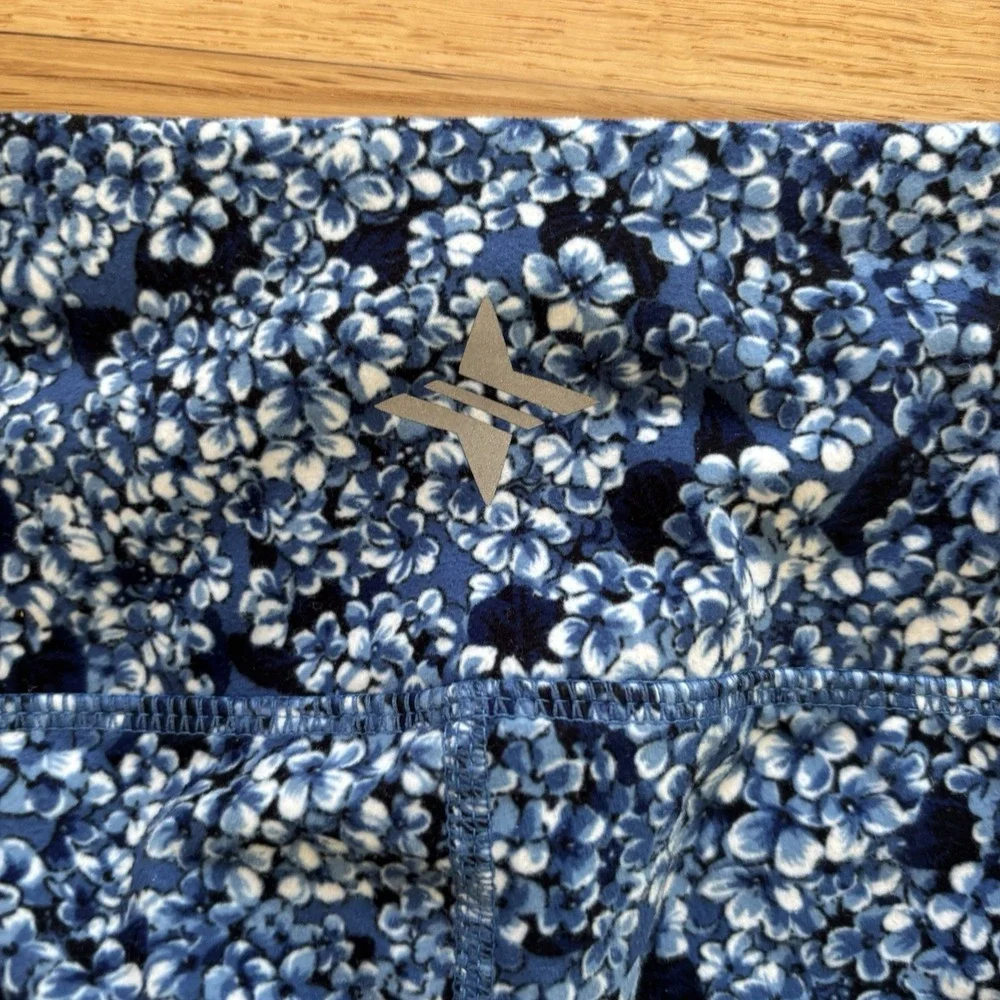 Tuckernuck Sport Compression Biker Shorts Floral Blue Womens Size Small Gym Yoga